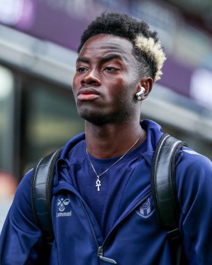 Sunderland 'dan Simon Adingra, İngiltere' nin Burnley, Burnley şehrinde oynanan Premier League maçı öncesinde stadyuma geldi.