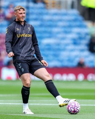 Sunderland 'dan Daniel Ballard, 23 Ağustos 2025' te Burnley, Burnley, İngiltere 'deki Turf Moor' da oynanan Premier League maçı öncesinde ısınıyor.