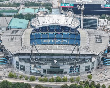 Etihad Stadyumu 'nun ve Premier League maçı sırasında Manchester City' nin Tottenham Hotspur 'a karşı 23 Ağustos 2025' te Etihad Stadyumu 'nda yapılan yeni North Stand inşaatının hava görüntüsü.