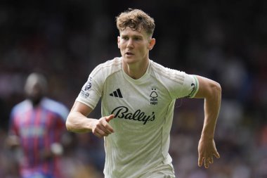 Nottingham Ormanı 'ndan Ryan Yates Premier League maçı sırasında Kristal Saray, Nottingham Ormanı' na karşı Selhurst Park, Londra, Birleşik Krallık, 24 Ağustos 2025