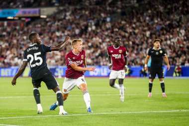 Chelsea 'den Moises Caicedo Premier League maçında 22 Ağustos 2025' te Londra 'daki Londra Stadyumu' nda West Ham United 'a karşı Chelsea maçında 1-4 berabere kaldı.