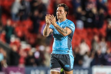 Hull FC 'den Tom Briscoe, Betfred Süper Ligi 23. Maç sonrasında St Helens - Hull FC maçında taraftarları alkışlıyor.