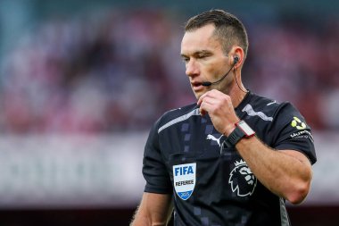 Hakem Jarred Gillett, 23 Ağustos 2025 'te Birleşik Krallık' taki Emirates Stadyumu 'nda oynanan Premier League maçında Arsenal ile Leeds United maçına çıktı.