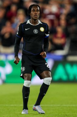 Chelsea 'den Trevoh Chalobah Premier Lig maçı sırasında 22 Ağustos 2025' te Londra 'daki Londra Stadyumu' nda West Ham United ile Chelsea karşılaşacak.