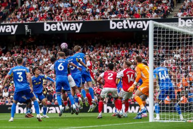 Arsenal 'den Jurrien Timber Premier League maçında 1-0 önde gidiyor. Arsenal - Leeds United - Emirates Stadyumu, Londra, 23 Ağustos 2025