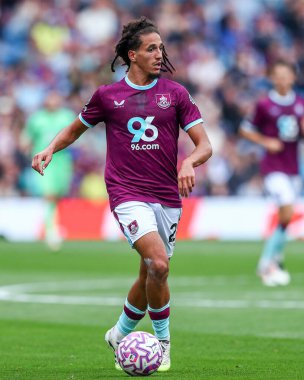 Burnley 'den Hannibal Mejbri Premier Lig maçında topu ayaklarının dibine aldı Burnley - Sunderland - Turf Moor, Burnley, Birleşik Krallık, 23 Ağustos 2025
