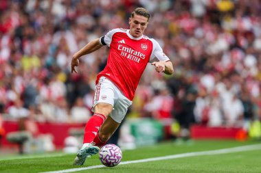 Arsenal 'den Viktor Gyokeres, 23 Ağustos 2025' te Londra 'daki Emirates Stadyumu' nda oynanan Premier League maçında topu aldı.