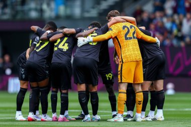 Sunderland takımı Premier Lig maçı sırasında Burnley, Sunderland 'a karşı Turf Moor, Burnley, İngiltere' de 23 Ağustos 2025 'te bir araya geldi.