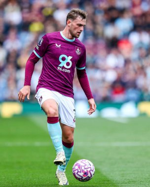 Burnley 'den Jacob Bruun Larsen Premier Lig maçında topu ayaklarının dibine aldı Burnley - Sunderland Turf Moor, Burnley, Birleşik Krallık, 23 Ağustos 2025