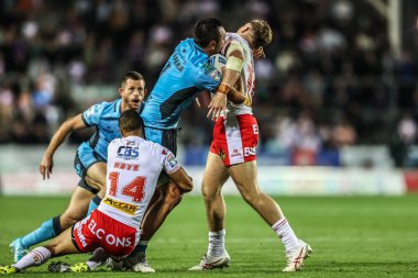 Hull FC 'den Jordan Rapana, Betfred Süper Lig 23. Maç sırasında St Helens vs Hull FC' ye karşı St Helens Stadyumu, St Helens, Birleşik Krallık, 22 Ağustos 2025 'te oynanan karşılaşmada St. Helens' li Moses Mbye tarafından yenildi.