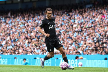 Tottenham Hotspur 'dan Brennan Johnson Premier Lig maçında topla Manchester City, Etihad Stadyumu' nda Tottenham Hotspur 'a karşı, 23 Ağustos 2025