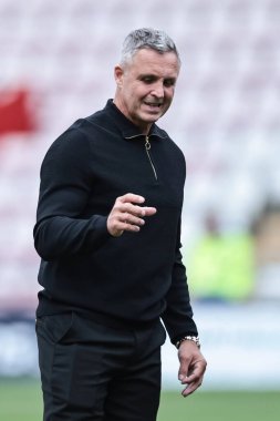 Paul Rowley, Salford Red Devils 'in koçu Betfred Süper Lig 23. Raundda Leigh Leopards - Salford Red Devils maçı sırasında Leigh Spor Köyü, Leigh, İngiltere, 22 Ağustos 2025