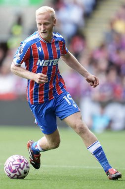 Crystal Palace 'dan Will Hughes Premier Lig maçı sırasında top üzerinde. Crystal Palace, Nottingham Forest' a karşı. Selhurst Park, Londra, İngiltere, 24 Ağustos 2025