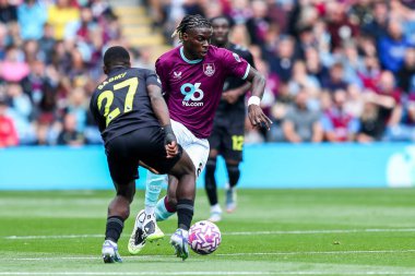 Burnley 'den Lesley Ugochukwu Premier Lig maçında topu ayaklarının dibine aldı Burnley - Sunderland Turf Moor, Burnley, İngiltere, 23 Ağustos 2025