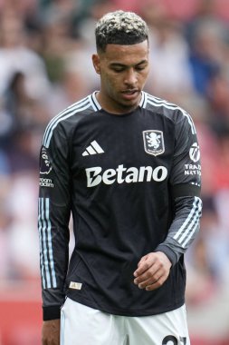 Aston Villa 'dan Morgan Rogers Premier Lig maçı sırasında Brentford-Aston Villa maçında Gtech Community Stadyumu, Londra, 23 Ağustos 2025