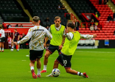 Sheffield United takımından Callum O 'Hare maç öncesi ısınma maçında Sheffield United' a karşı Millwall Bramall Lane, Sheffield, İngiltere, 23 Ağustos 2025