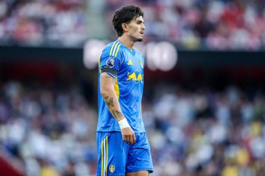 Leeds United takımından Pascal Struijk, 23 Ağustos 2025 'te İngiltere' nin Emirates Stadyumu 'nda oynanan Premier Lig karşılaşmasında Leeds United' a karşı Arsenal maçını izliyor.