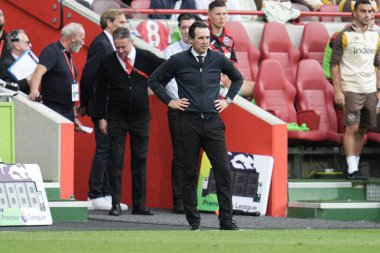 Premier Lig maçında Aston Villa 'nın Unai Emery teknik direktörü Brentford, Aston Villa' ya karşı Gtech Community Stadyumu, Londra, 23 Ağustos 2025