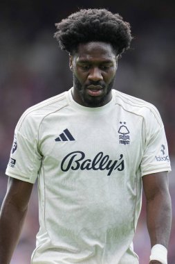Nottingham Ormanı 'ndan Ola Aina Premier League maçı sırasında Kristal Saray, Nottingham Ormanı' na karşı Selhurst Park, Londra, Birleşik Krallık, 24 Ağustos 2025