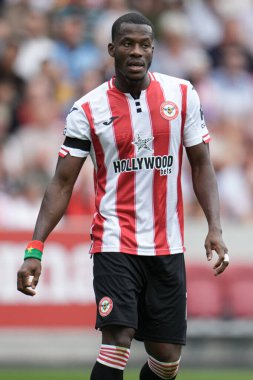 Brentford 'dan Dango Ouattara Premier League maçı sırasında Brentford, Aston Villa' ya karşı Gtech Community Stadyumu, Londra, 23 Ağustos 2025