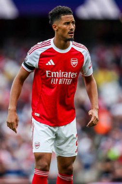 Arsenal 'den William Sthe, 23 Ağustos 2025' te Birleşik Krallık 'taki Emirates Stadyumu' nda oynanan Premier Lig karşılaşmasında izliyor.