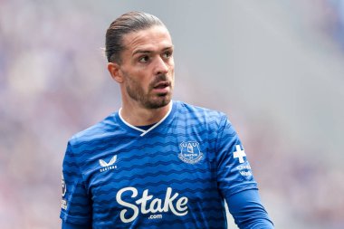 Everton 'dan Jack Grealish, İngiltere' nin Liverpool şehrindeki Hill Dickinson Stadyumu 'nda oynanan Premier Lig karşılaşmasında Everton ve Hove Albion' u izliyor.