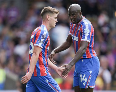 Kristal Saray 'dan Justin Devenny ve Kristal Saray' dan Jean-Philippe Mateta Premier Lig maçı sırasında Nottingham Ormanı 'na karşı Selhurst Park, Londra, 24 Ağustos 2025