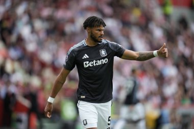 Aston Villa takımından Tyrone Mings Premier League maçında Brentford, Aston Villa 'ya karşı Gtech Community Stadyumu, Londra, 23 Ağustos 2025