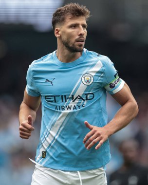 Manchester City ile Tottenham Hotspur arasındaki Premier League maçı sırasında Manchester City 'den Ruben Dias, Etihad Stadyumu, Manchester, İngiltere, 23 Ağustos 2025