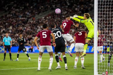 West Ham United takımından Mads Hermansen 22 Ağustos 2025 'te Londra' daki Londra Stadyumu 'nda oynanan Premier League maçında Chelsea' ye karşı bir kurtarış yaptı.