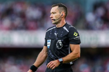 Hakem Jarred Gillett, 23 Ağustos 2025 'te Birleşik Krallık' taki Emirates Stadyumu 'nda oynanan Premier League maçında Arsenal ile Leeds United maçına çıktı.