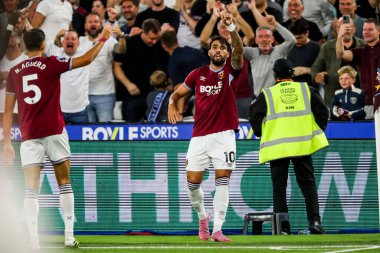West Ham United takımından Lucas Paqueta, 22 Ağustos 2025 'te Londra' daki Londra Stadyumu 'nda oynanan Premier League maçında 1-0' lık galibiyet golünü kutluyor.