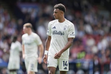 Nottingham Ormanı 'ndan Dan Ndoye Premier League maçı sırasında Kristal Saray, Nottingham Ormanı' na karşı Selhurst Park, Londra, Birleşik Krallık, 24 Ağustos 2025