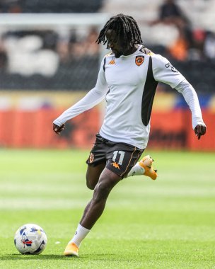 Babajide David Akintola maç öncesi ısınma maçında Hull City ve Blackburn Rovers maçında MKM Stadyumu, Hull, İngiltere, 23 Ağustos 2025