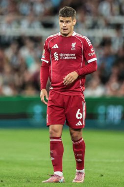 Liverpool 'dan Milos Kerkez Premier Lig maçı sırasında Newcastle United, Liverpool' a karşı St. James 's Park, Newcastle, İngiltere, 25 Ağustos 2025