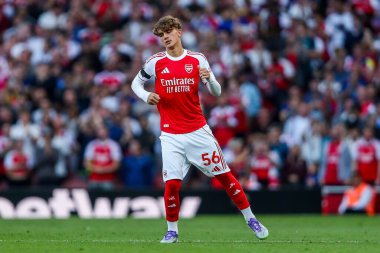 Arsenal 'den Max Robert Dowman, İngiltere' nin başkenti Londra 'daki Emirates Stadyumu' nda oynanan Premier League maçında ilk maçına çıktı.