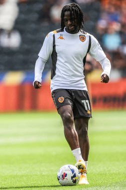 Babajide David Akintola maç öncesi ısınma maçında Hull City ve Blackburn Rovers maçında MKM Stadyumu, Hull, İngiltere, 23 Ağustos 2025