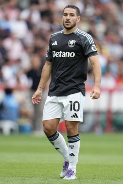 Aston Villa takımından Emiliano Buendia Premier League maçında Brentford, Aston Villa 'ya karşı Gtech Community Stadyumu, Londra, 23 Ağustos 2025