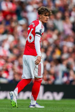 Arsenal 'den Max Robert Dowman, 23 Ağustos 2025' te Birleşik Krallık 'taki Emirates Stadyumu' nda oynanan Premier Lig karşılaşmasında Arsenal 'e karşı Leeds United' ı izliyor.