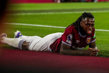 West Ham United takımından Aaron Wan-Bissaka 22 Ağustos 2025 'te Londra' daki Londra Stadyumu 'nda oynanan Premier League maçında tepki gösterdi.