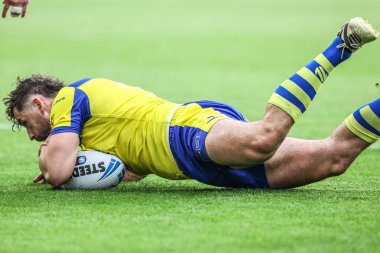 Warrington Wolves 'tan Toby King, 24 Ağustos 2025' te İngiltere 'nin Huddersfield Stadyumu' nda oynanan Betfred Süper Lig 23. Maçı 'nda Huddersfield Giants' a karşı Warrington Wolves maçına gidiyor.