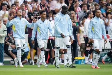 Aston Villa oyuncuları Premier Lig maçında Brentford, Aston Villa 'ya karşı Gtech Community Stadyumu, Londra, 23 Ağustos 2025