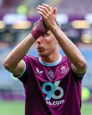 Burnley takımından Maxime Esteve, Burnley 'nin 23 Ağustos 2025' te Turf Moor, Burnley, İngiltere 'de oynadığı Premier Lig maçı sonrasında kutlama yapıyor.