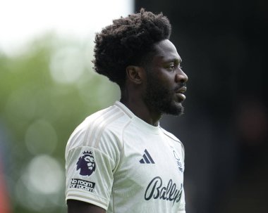 Nottingham Ormanı 'ndan Ola Aina Premier League maçı sırasında Kristal Saray, Nottingham Ormanı' na karşı Selhurst Park, Londra, Birleşik Krallık, 24 Ağustos 2025