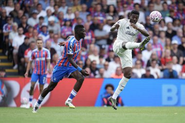 Nottingham Ormanı 'ndan İbrahim Sangar, 24 Ağustos 2025' te İngiltere 'nin Selhurst Park kentinde oynanan Premier League maçı sırasında Nottingham Ormanı' na karşı Crystal Palace maçında topu temizledi.