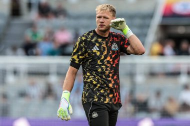 Newcastle 'dan Aaron Ramsdale Premier Lig karşılaşmasında maç öncesi ısınma oturumunda St.James' s Park, Newcastle, İngiltere 'de Newcastle United' a karşı Newcastle, 25 Ağustos 2025