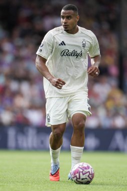 Nottingham Ormanı 'ndan Murillo Premier Lig maçı sırasında Kristal Saray, Nottingham Ormanı' na karşı Selhurst Park, Londra, Birleşik Krallık, 24 Ağustos 2025