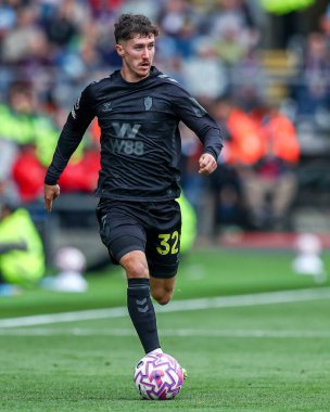 Sunderland 'dan Trai Hume Premier Lig maçında topu ayaklarının dibine aldı Burnley - Sunderland Turf Moor, Burnley, Birleşik Krallık, 23 Ağustos 2025