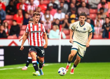 Sheffield United takımından Harrison Burrows, 23 Ağustos 2025 'te Bramall Lane, Sheffield, İngiltere' de oynanan Sheffield United-Millwall maçında pas verdi.