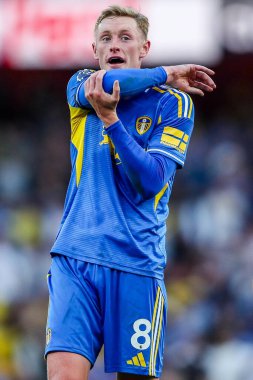 Leeds United takımından Sean Longstaff, 23 Ağustos 2025 'te Birleşik Krallık' taki Emirates Stadyumu 'nda oynanan Premier League karşılaşmasında tepki gösterdi.